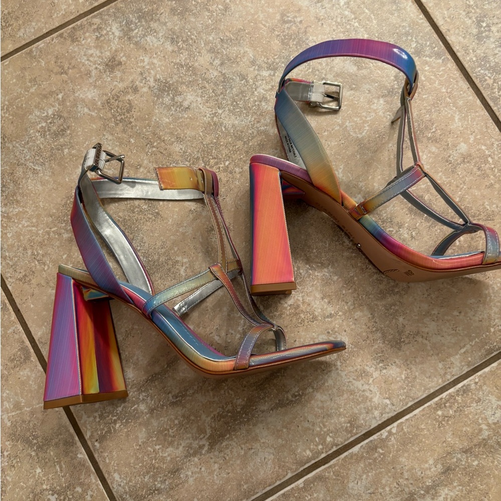 Gianni Bini Holographic chunky heels size 8